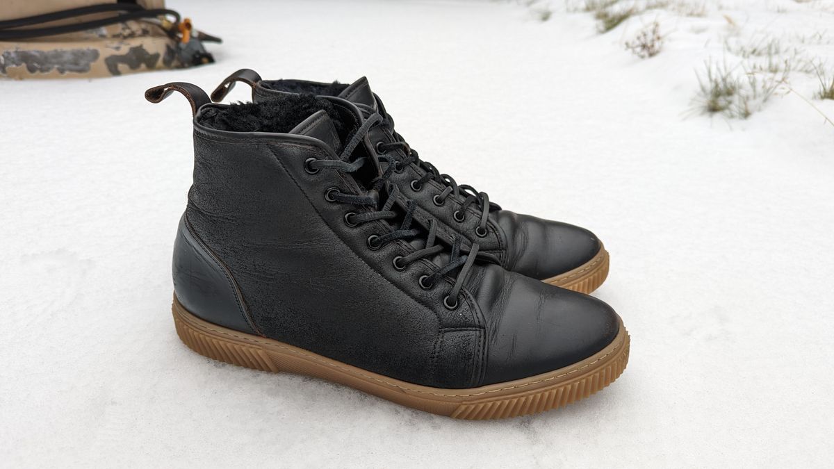Photo by deiru on November 4, 2023 of the Goral x Rose Anvil Muggs in Irish sheepskin.