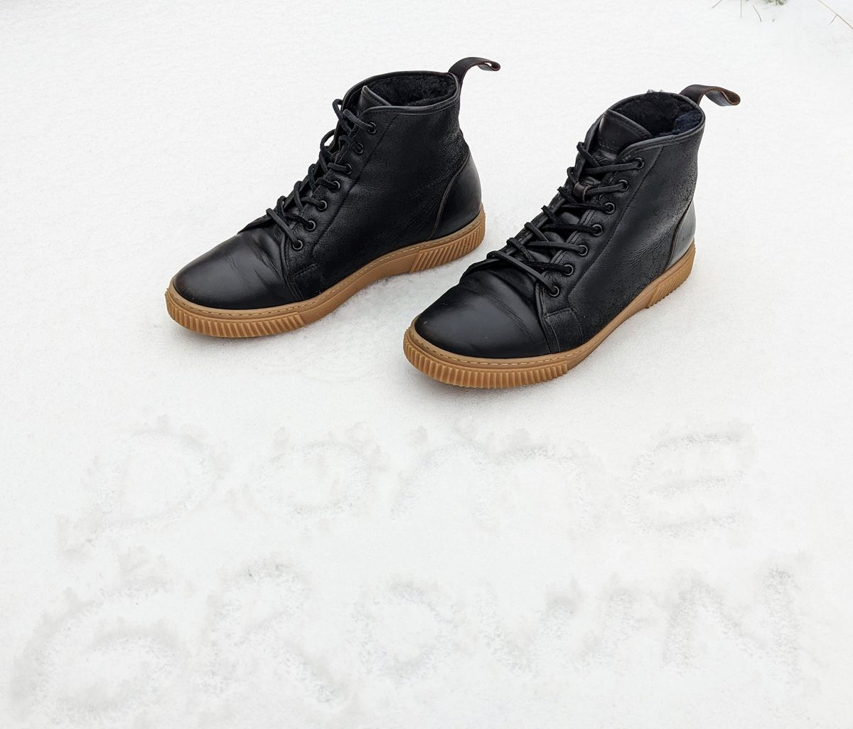 Photo by deiru on November 4, 2023 of the Goral x Rose Anvil Muggs in Irish sheepskin.