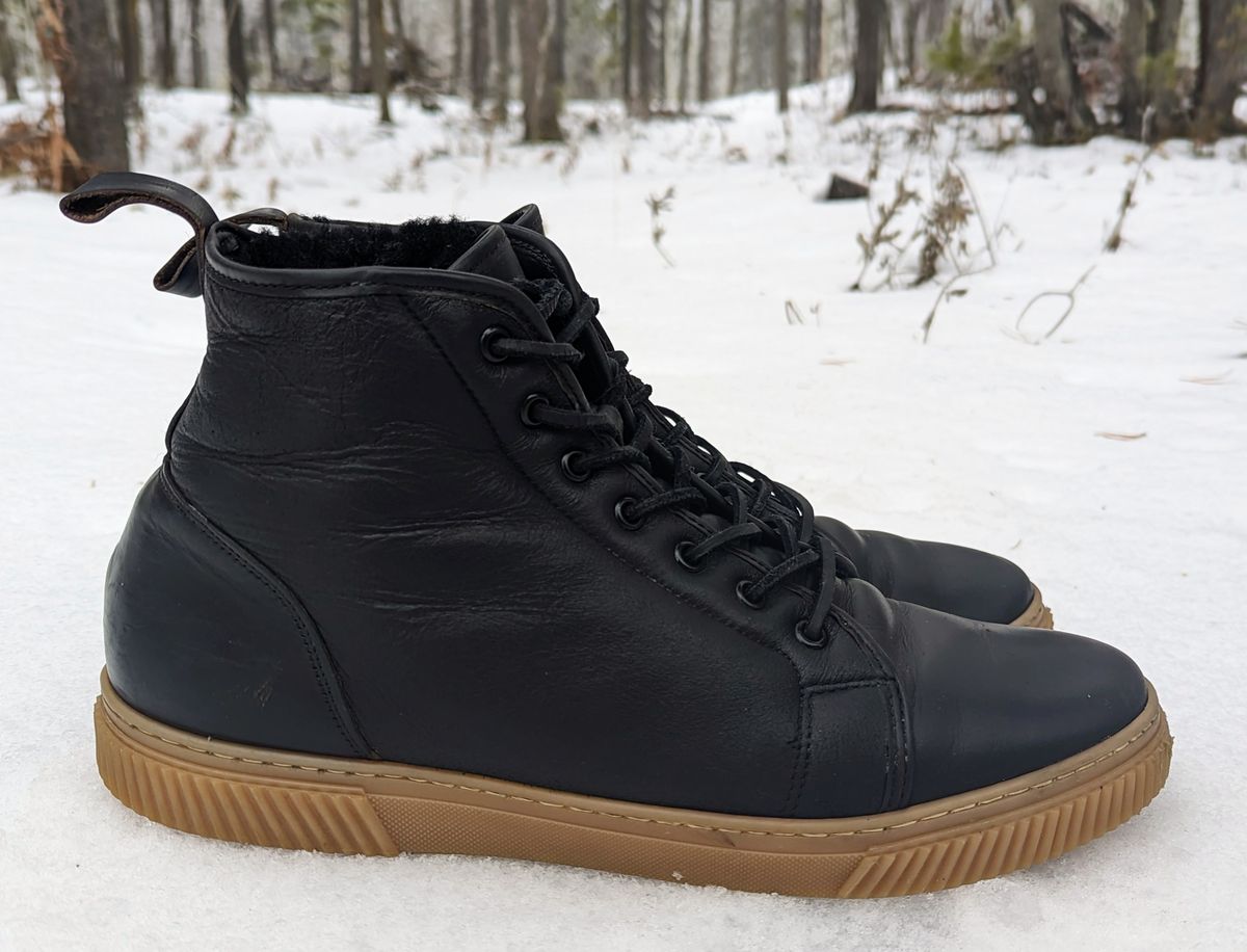 Photo by deiru on December 3, 2023 of the Goral x Rose Anvil Muggs in Irish sheepskin.