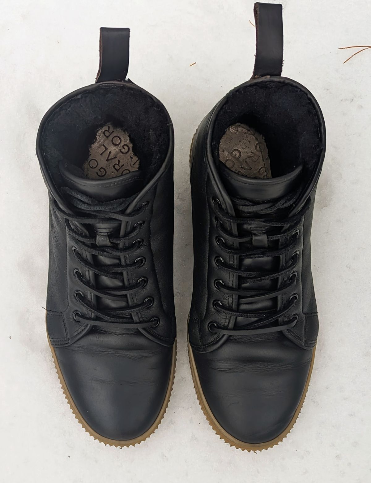 Photo by deiru on December 3, 2023 of the Goral x Rose Anvil Muggs in Irish sheepskin.