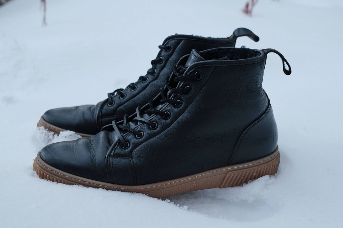 Photo by deiru on January 3, 2024 of the Goral x Rose Anvil Muggs in Irish sheepskin.