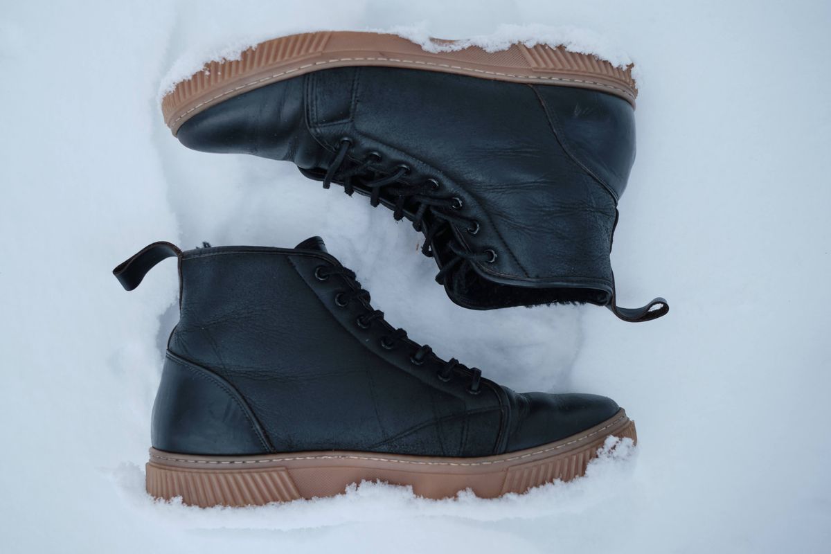 Photo by deiru on January 3, 2024 of the Goral x Rose Anvil Muggs in Irish sheepskin.