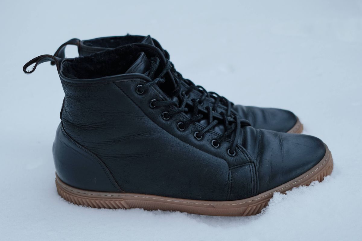 Photo by deiru on January 3, 2024 of the Goral x Rose Anvil Muggs in Irish sheepskin.