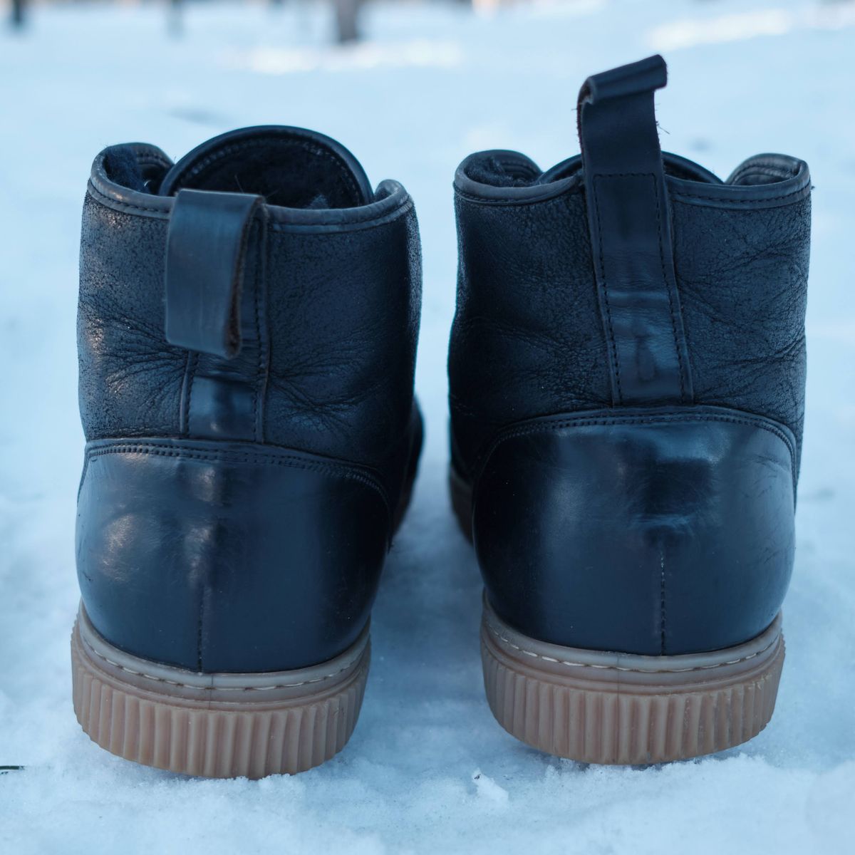 Photo by deiru on February 3, 2024 of the Goral x Rose Anvil Muggs in Irish sheepskin.