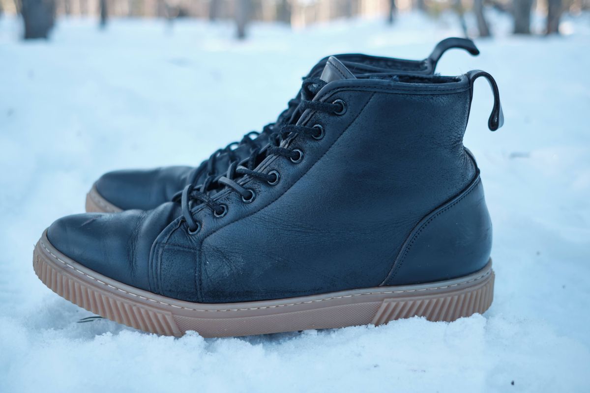 Photo by deiru on February 3, 2024 of the Goral x Rose Anvil Muggs in Irish sheepskin.