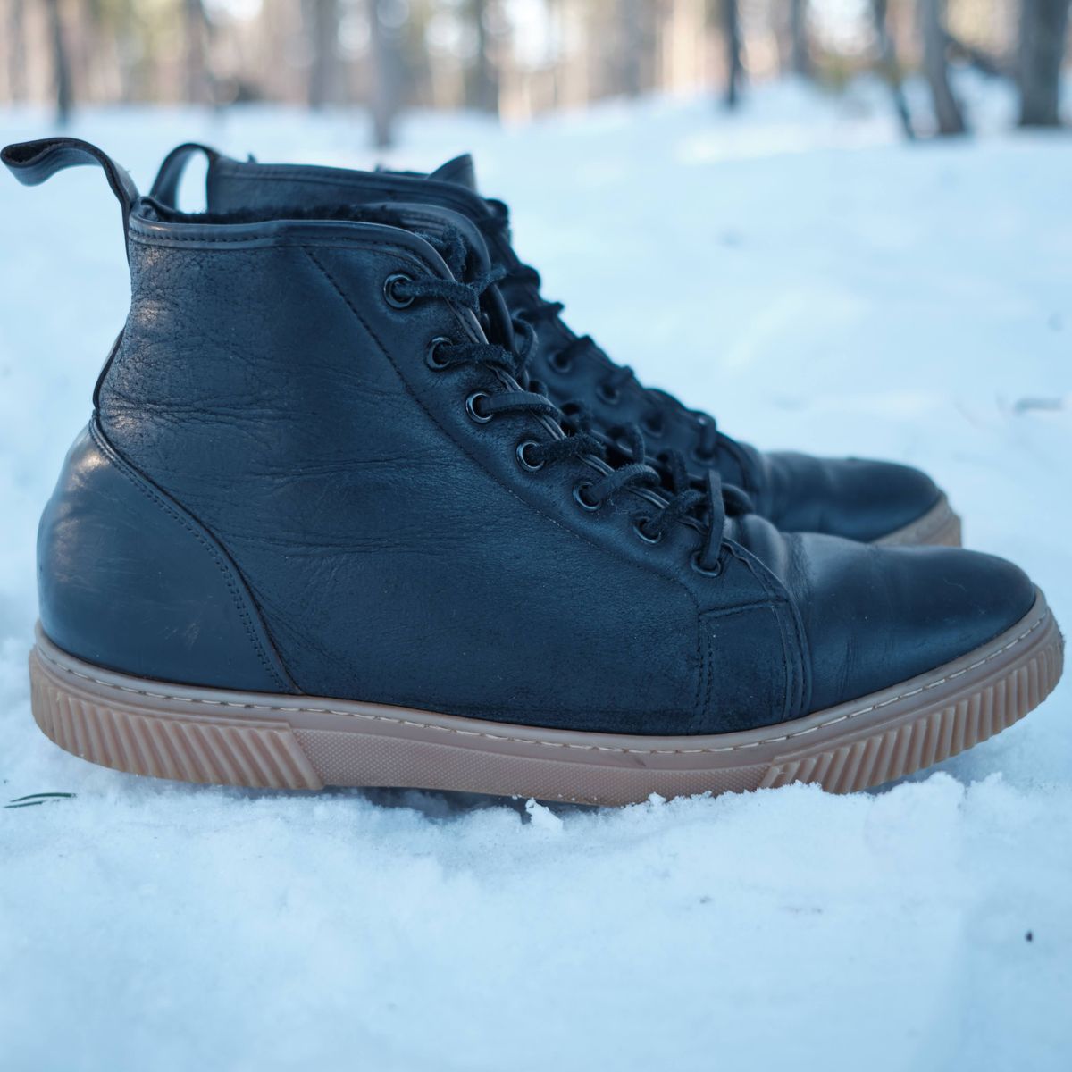 Photo by deiru on February 3, 2024 of the Goral x Rose Anvil Muggs in Irish sheepskin.