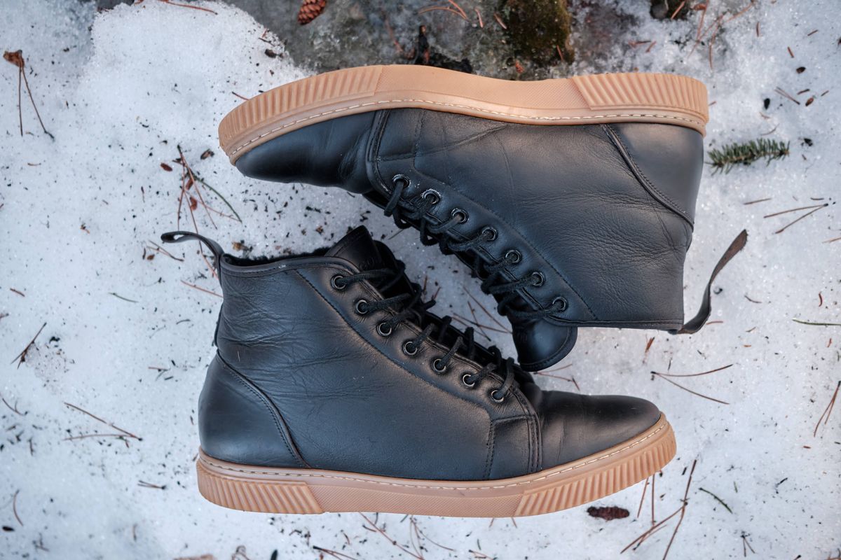 Photo by deiru on April 2, 2024 of the Goral x Rose Anvil Muggs in Irish sheepskin.