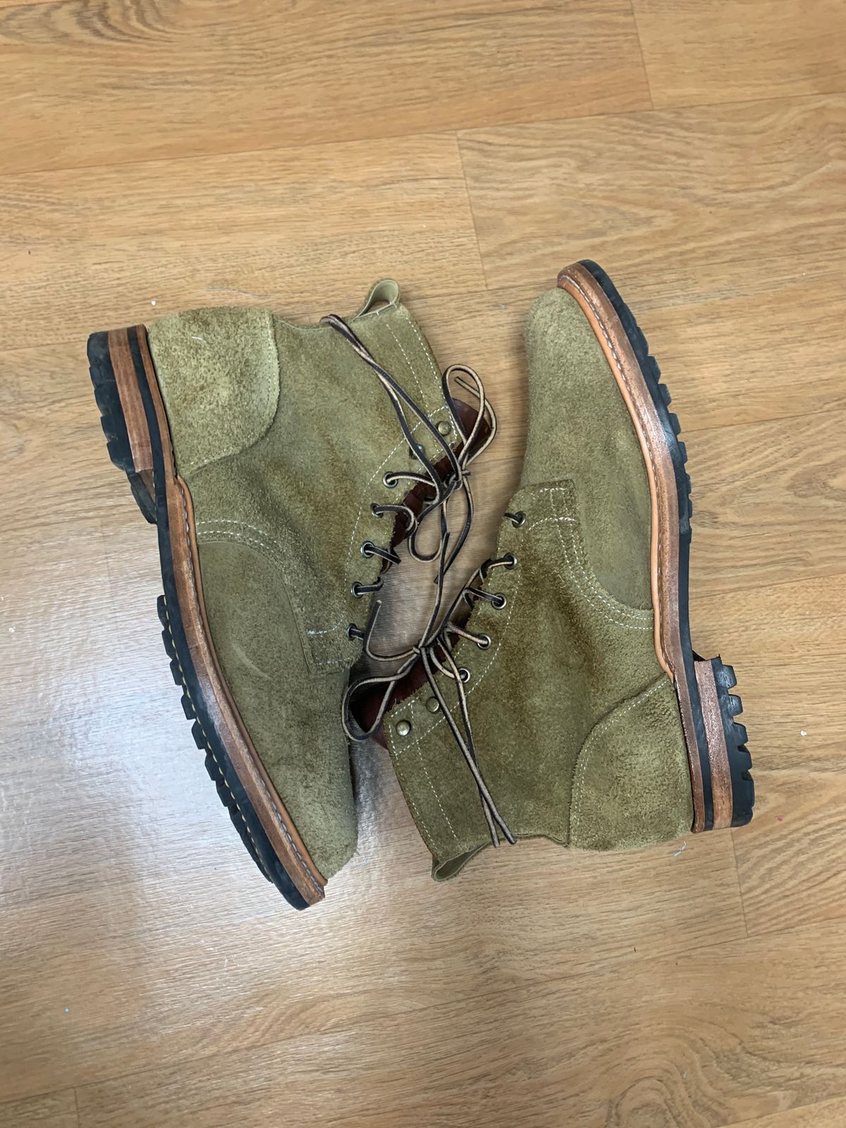 Photo by eggieman on January 5, 2023 of the Truman Service Boot in Tasman Leather Group Coyote Roughout.