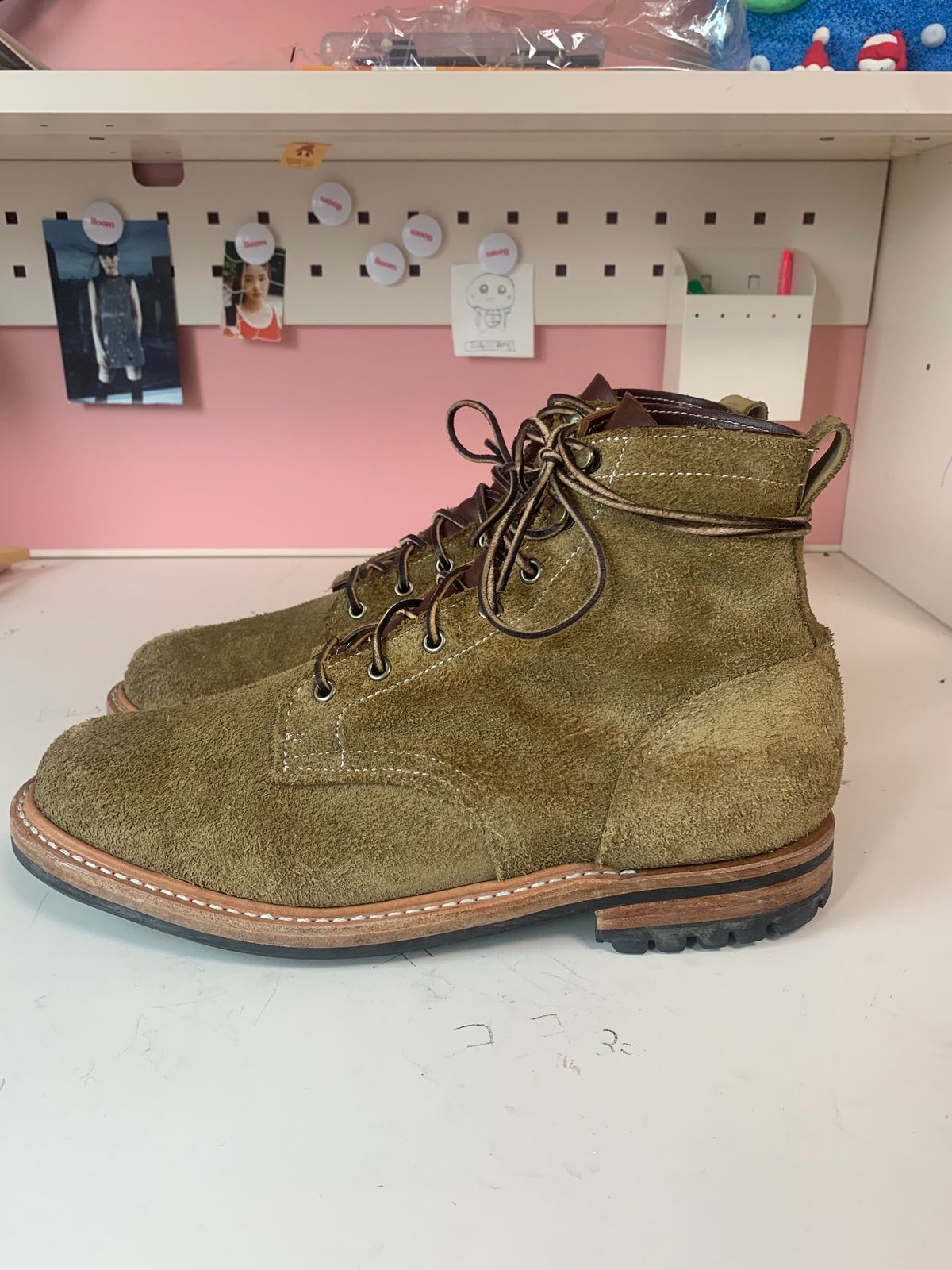 Photo by eggieman on March 5, 2023 of the Truman Service Boot in Tasman Leather Group Coyote Roughout.