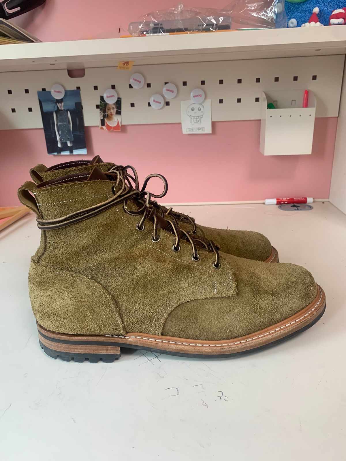 Photo by eggieman on March 5, 2023 of the Truman Service Boot in Tasman Leather Group Coyote Roughout.