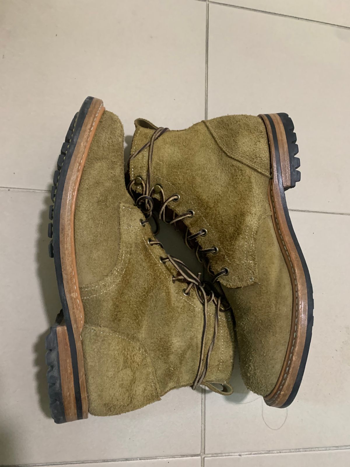 Photo by eggieman on April 2, 2023 of the Truman Service Boot in Tasman Leather Group Coyote Roughout.