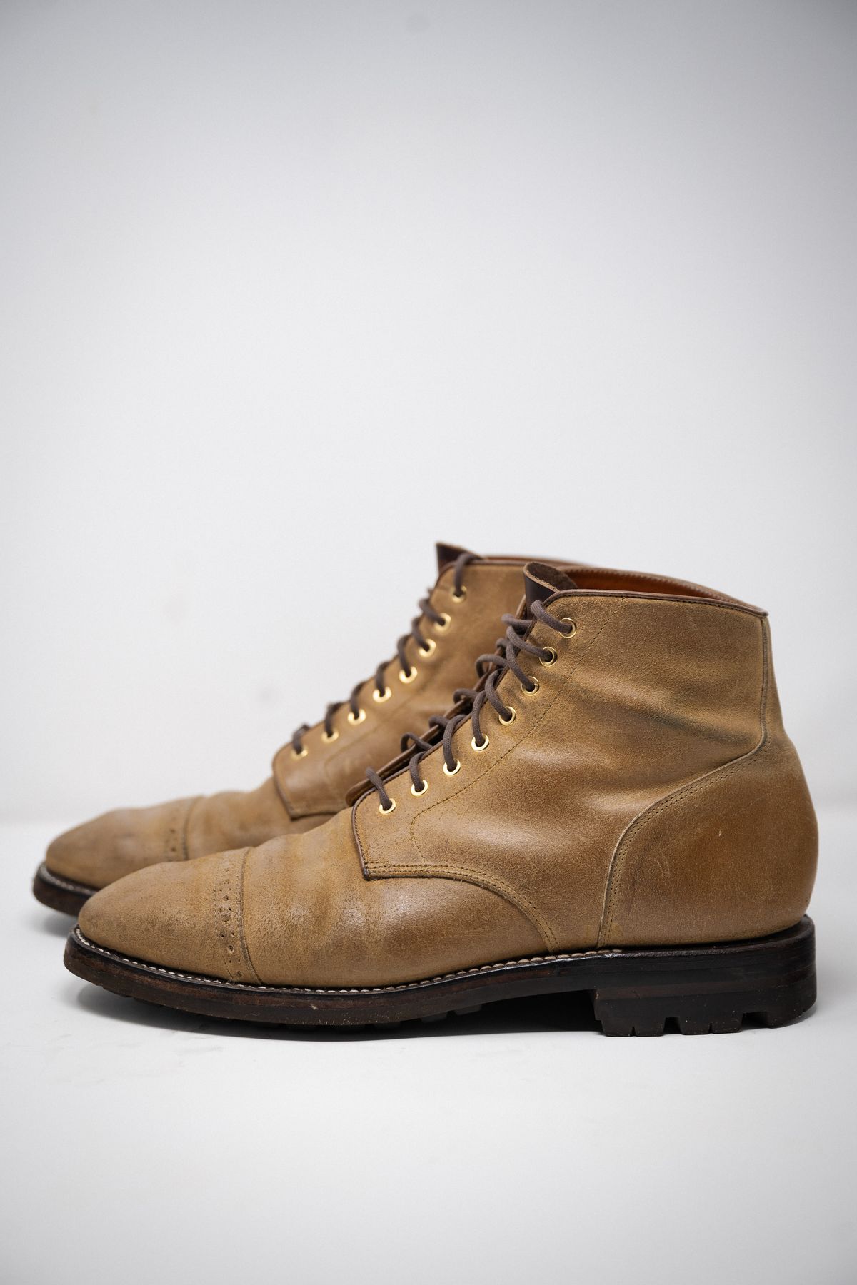 Photo by ccasenhiser on January 6, 2025 of the Grant Stone Garrison Boot in C.F. Stead Natural Waxy Commander Suede.