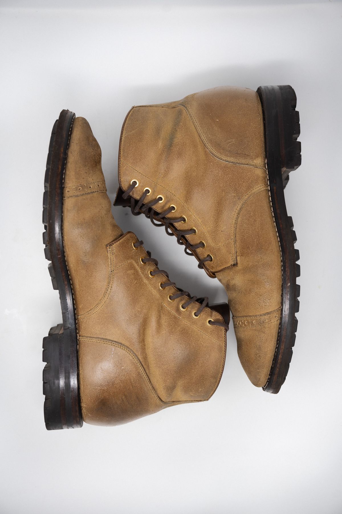 Photo by ccasenhiser on January 6, 2025 of the Grant Stone Garrison Boot in C.F. Stead Natural Waxy Commander Suede.