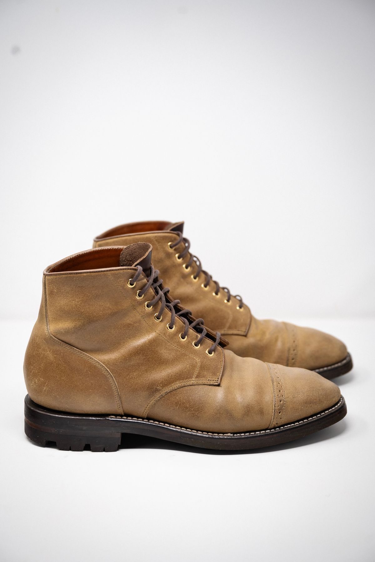 Photo by ccasenhiser on January 6, 2025 of the Grant Stone Garrison Boot in C.F. Stead Natural Waxy Commander Suede.