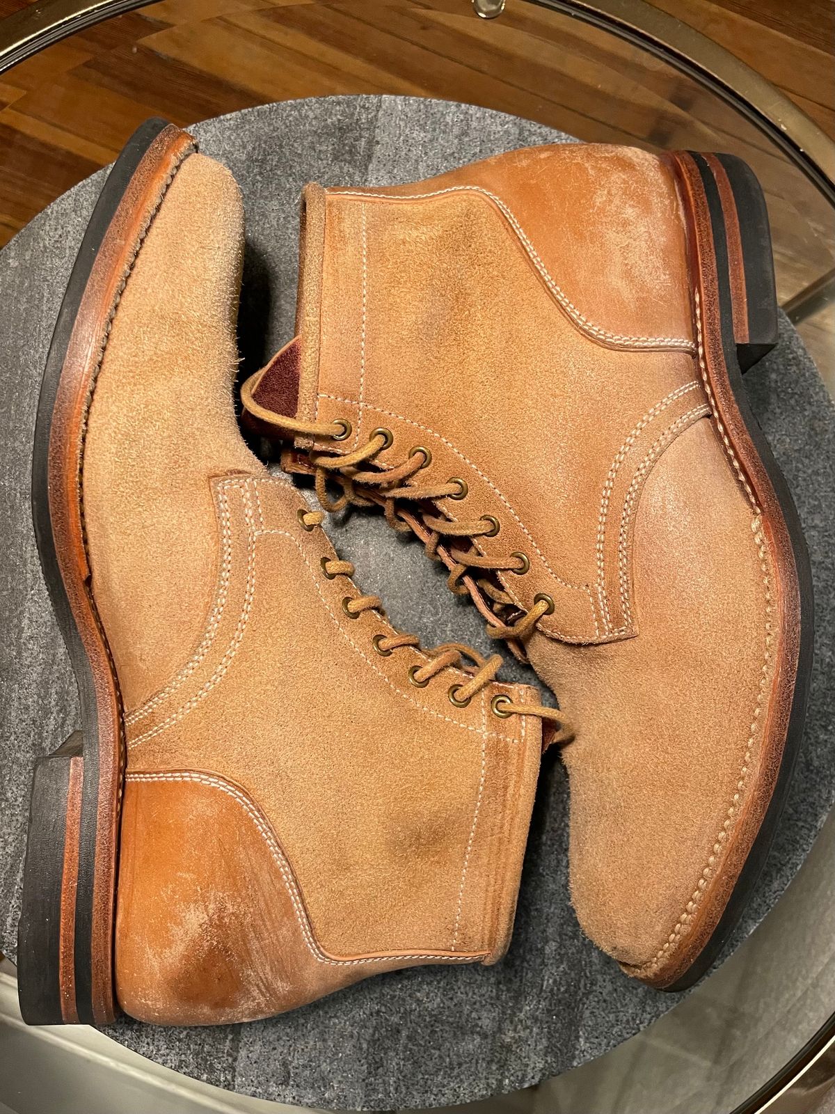 Photo by ccasenhiser on January 5, 2024 of the Flame Panda Service Boot in Natural Roughout Horsebutt.