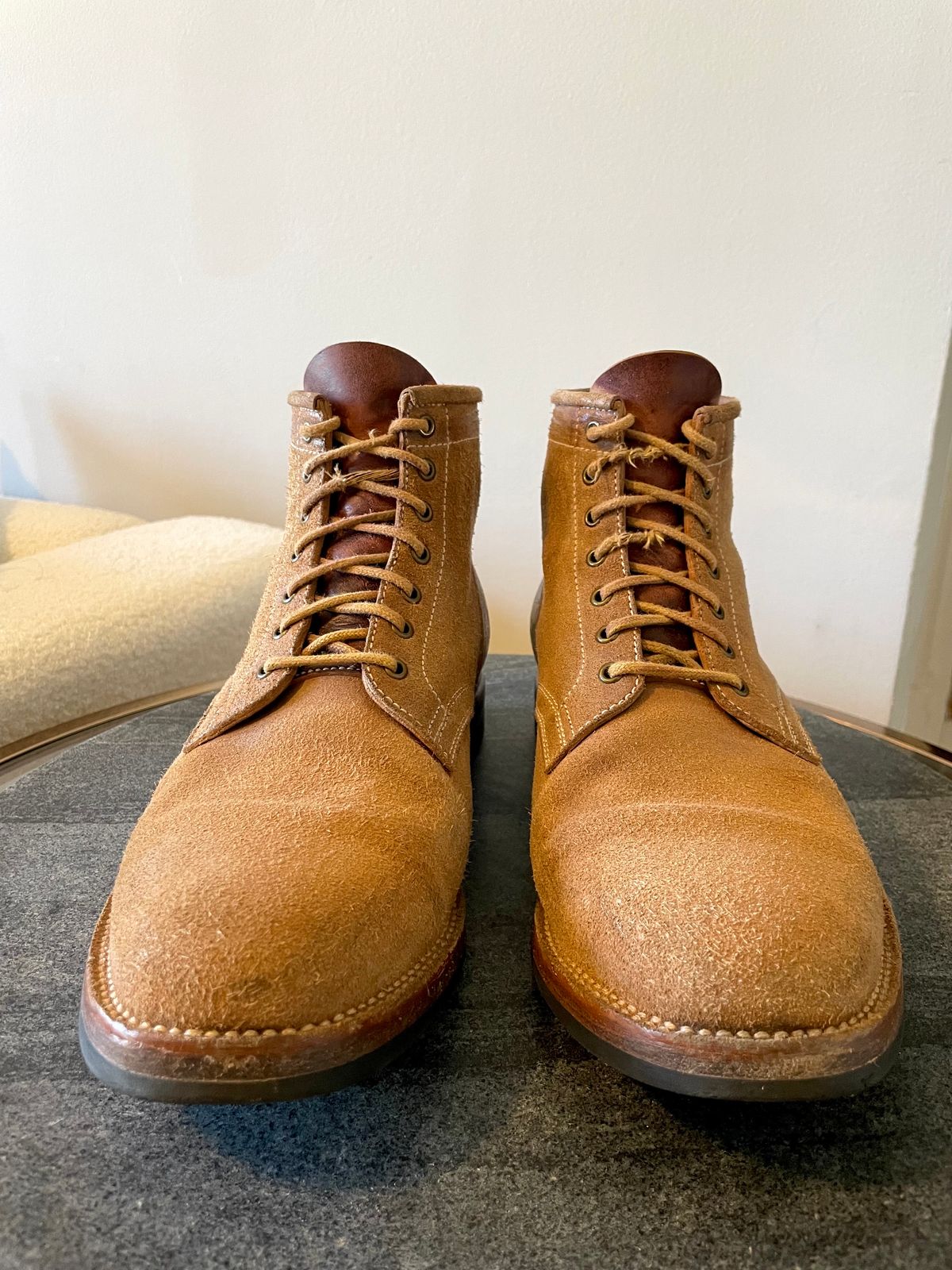 Photo by ccasenhiser on February 5, 2024 of the Flame Panda Service Boot in Natural Roughout Horsebutt.