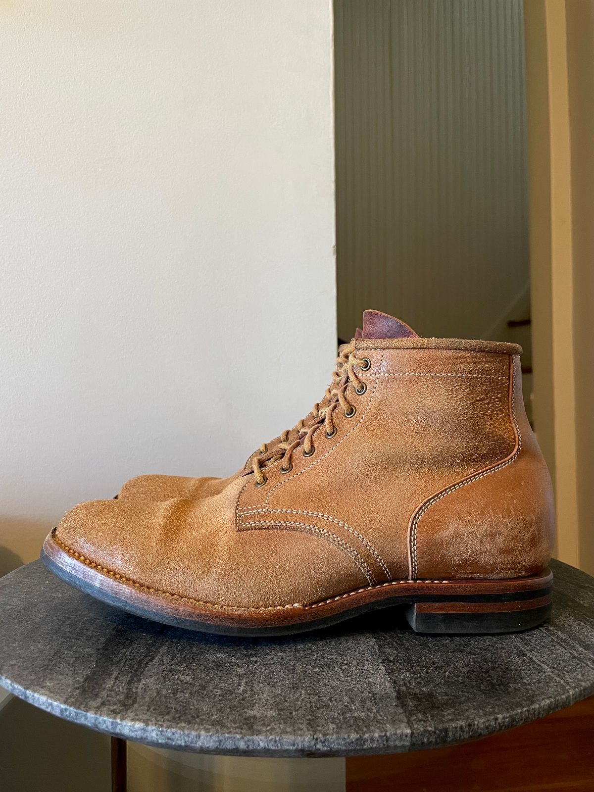 Photo by ccasenhiser on February 5, 2024 of the Flame Panda Service Boot in Natural Roughout Horsebutt.