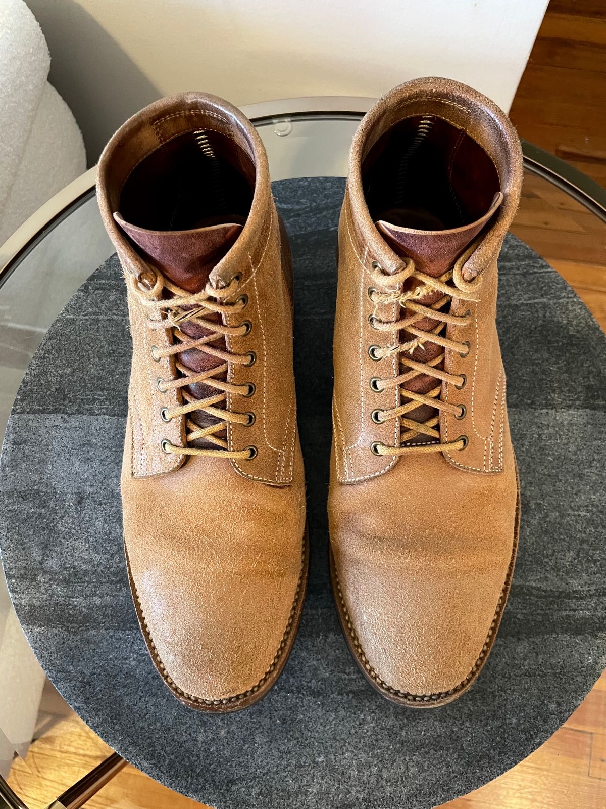 Photo by ccasenhiser on February 5, 2024 of the Flame Panda Service Boot in Natural Roughout Horsebutt.