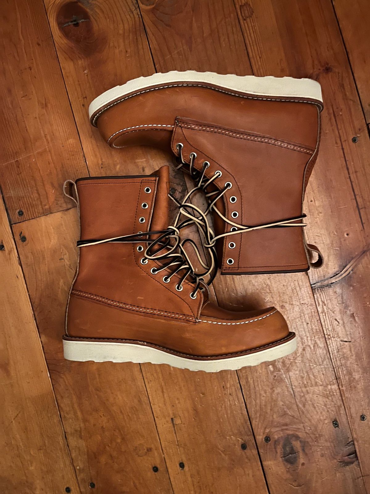 Photo by hawk33 on November 2, 2023 of the Red Wing 8-Inch Classic Moc in S.B. Foot Oro-Iginal.
