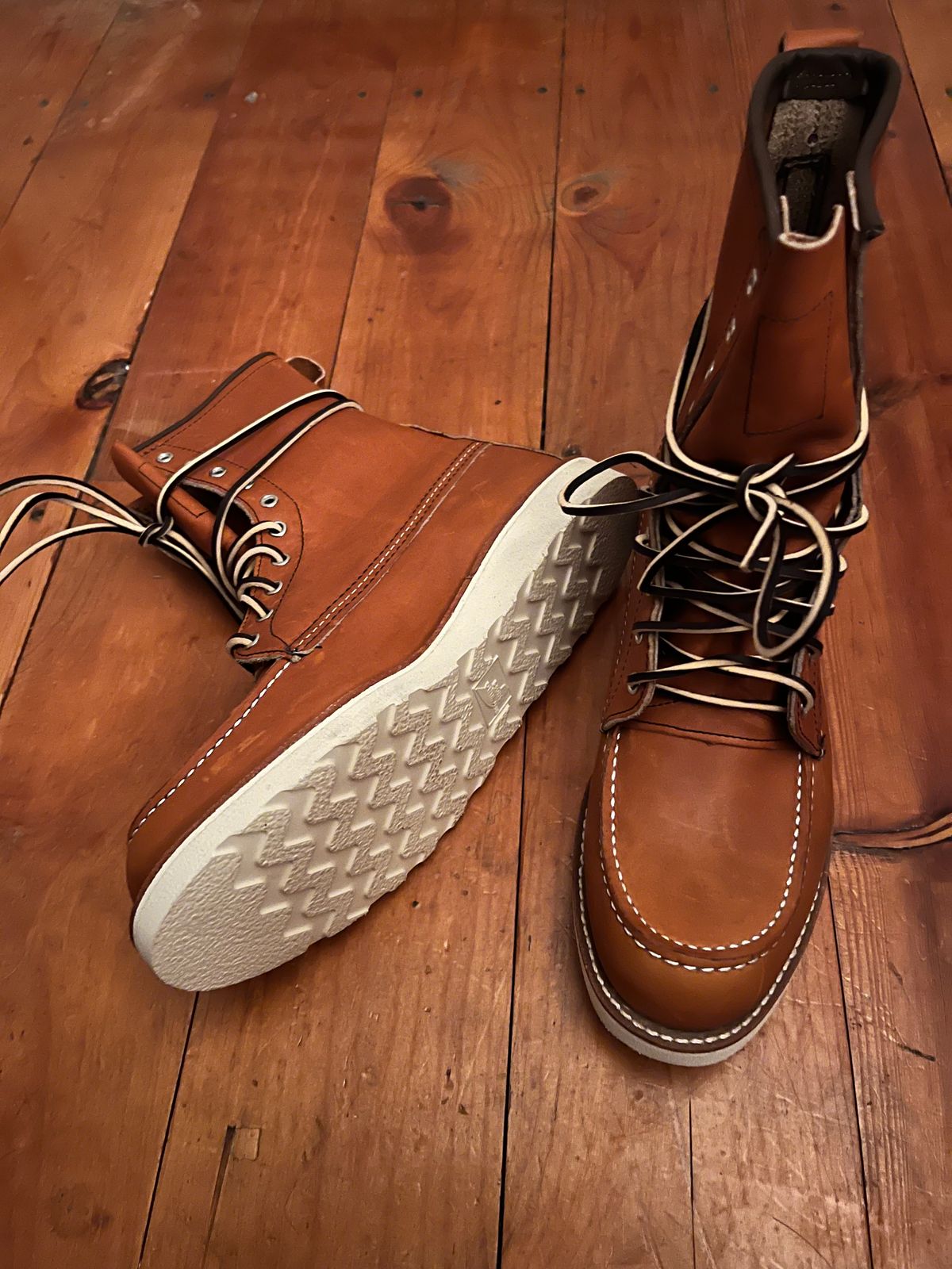 Photo by hawk33 on November 2, 2023 of the Red Wing 8-Inch Classic Moc in S.B. Foot Oro-Iginal.