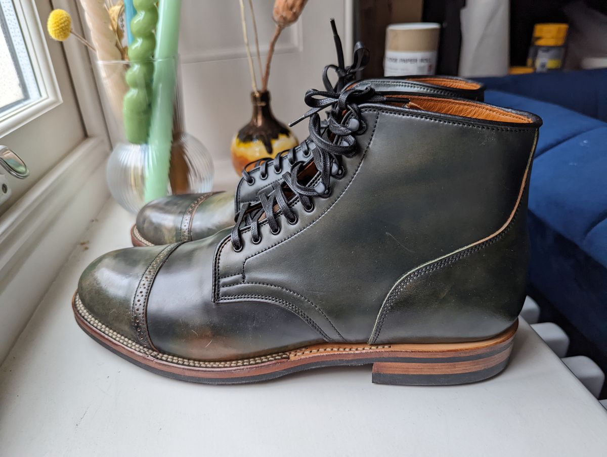 Photo by jugulle on October 5, 2022 of the Viberg Service Boot BCT in Horween Black Scuffed Shell Cordovan.