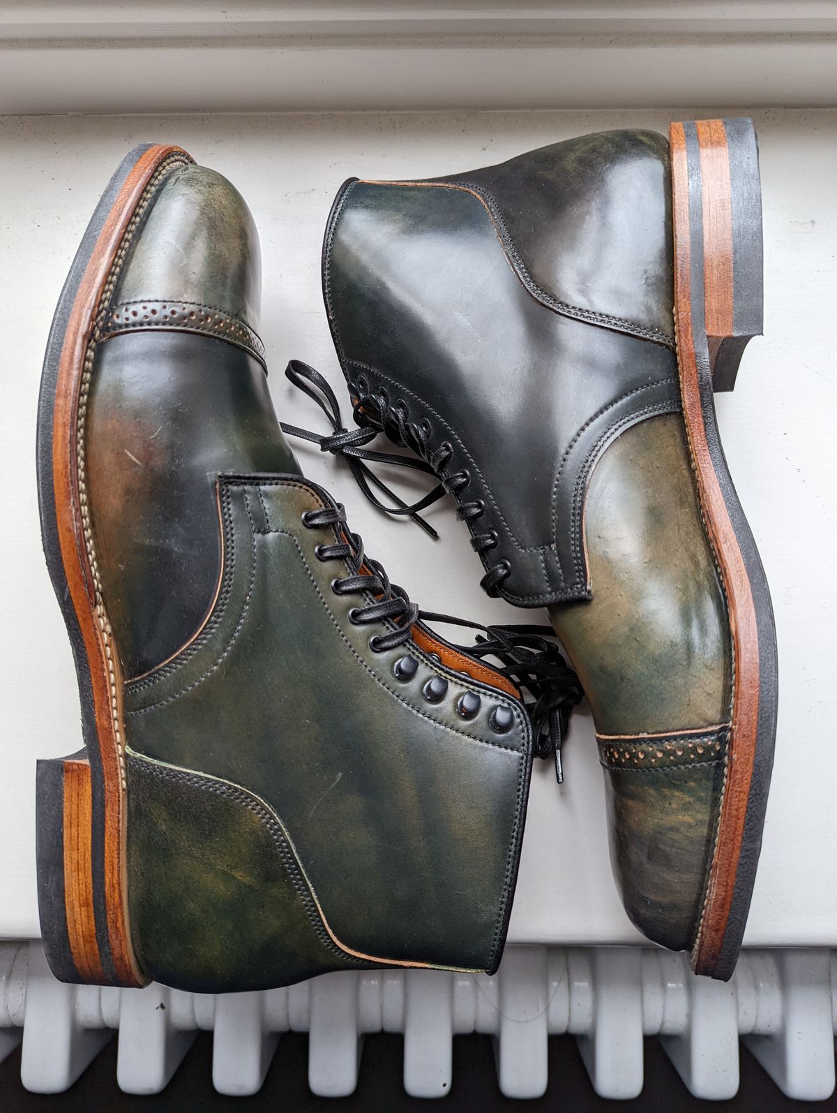 Photo by jugulle on October 5, 2022 of the Viberg Service Boot BCT in Horween Black Scuffed Shell Cordovan.