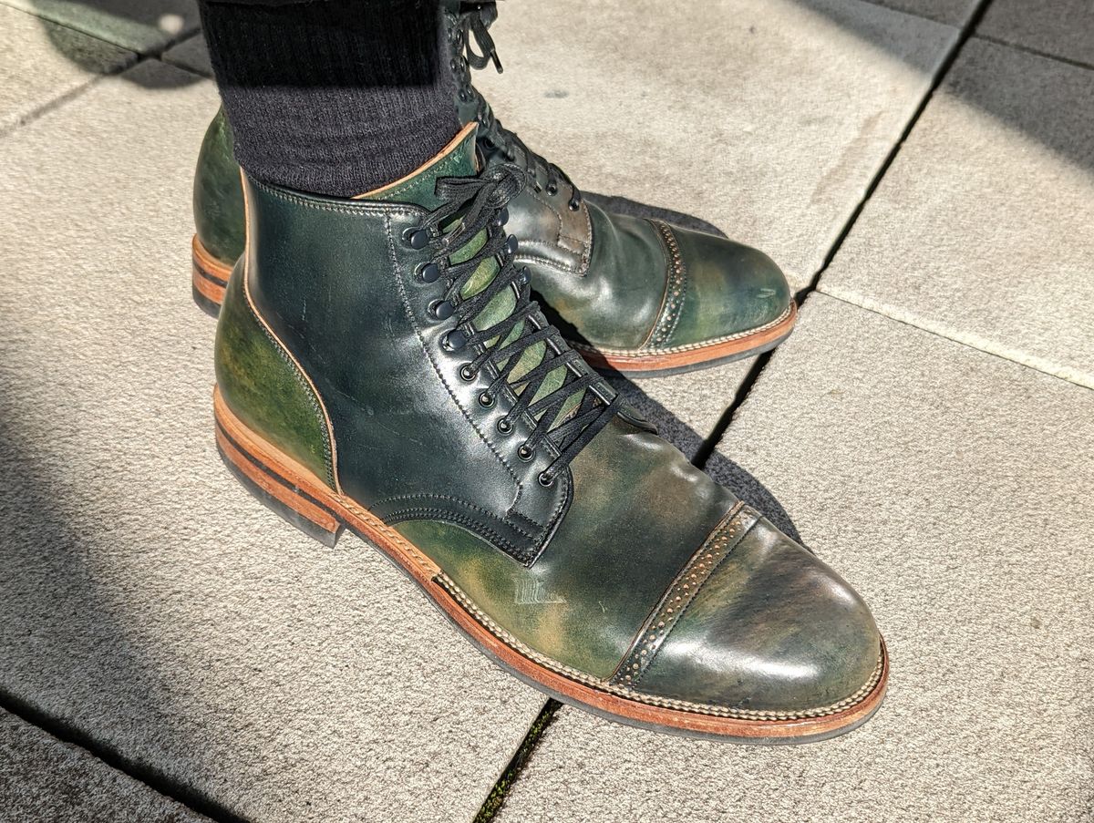 Photo by jugulle on October 11, 2022 of the Viberg Service Boot BCT in Horween Black Scuffed Shell Cordovan.