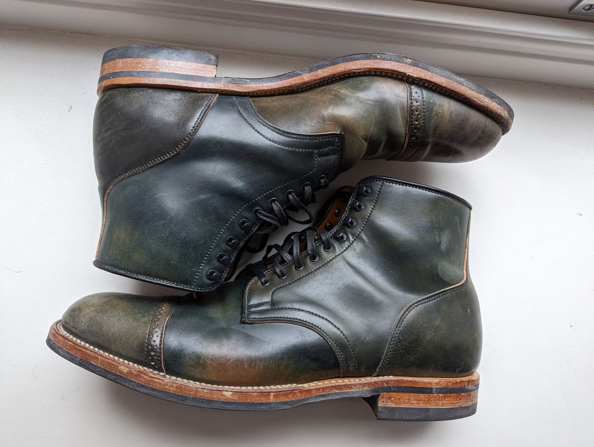 Photo by jugulle on November 3, 2022 of the Viberg Service Boot BCT in Horween Black Scuffed Shell Cordovan.