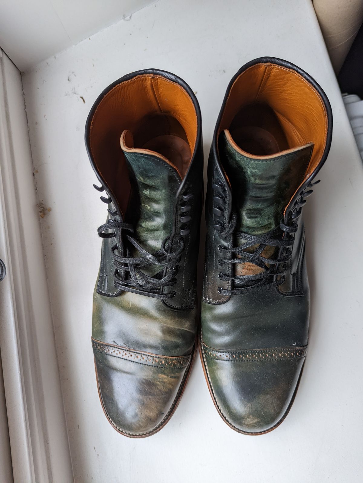 Photo by jugulle on November 3, 2022 of the Viberg Service Boot BCT in Horween Black Scuffed Shell Cordovan.