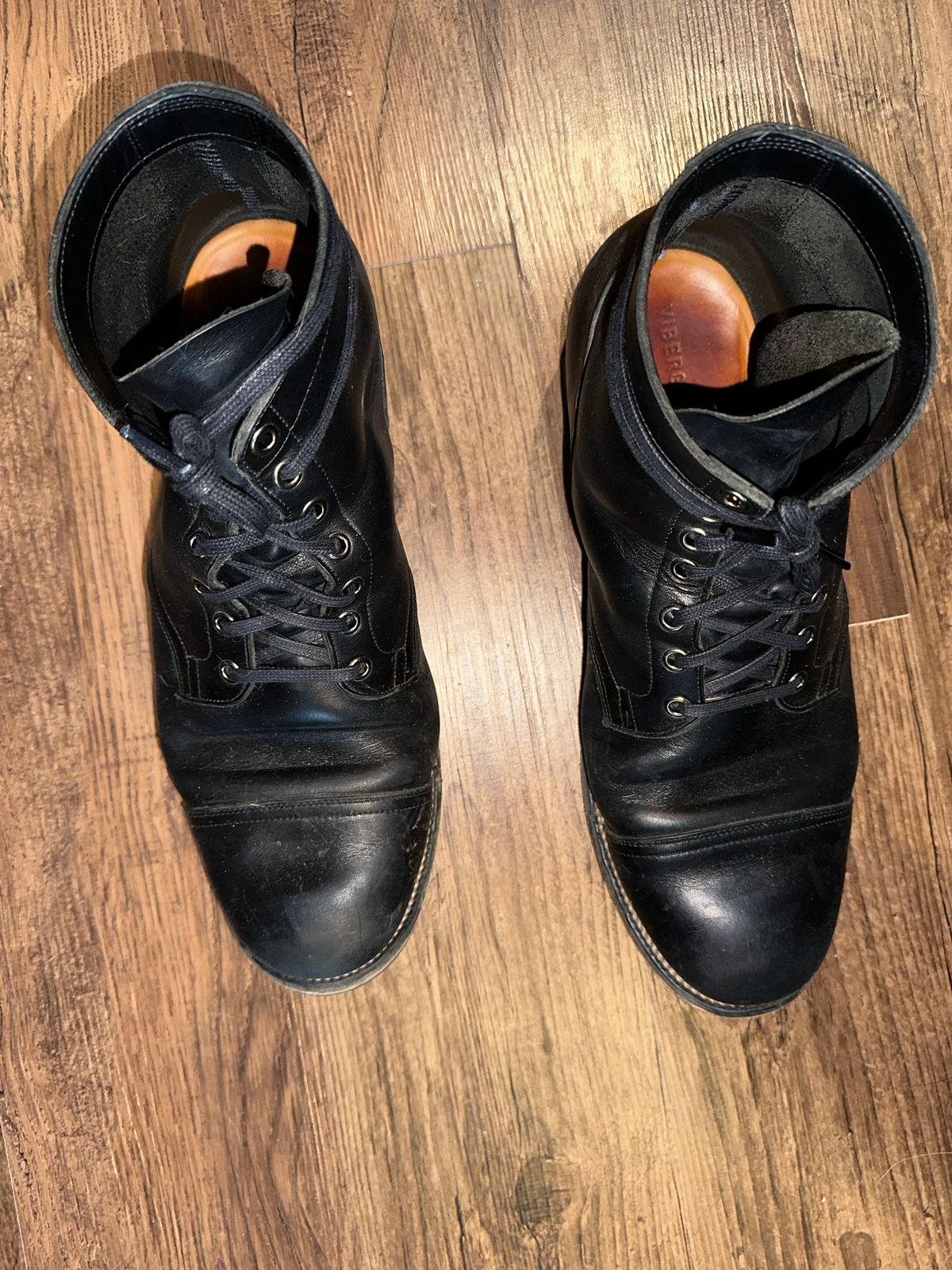 Photo by _cryptid_jack on January 1, 2025 of the Viberg Service Boot in Horween Black Chromexcel.