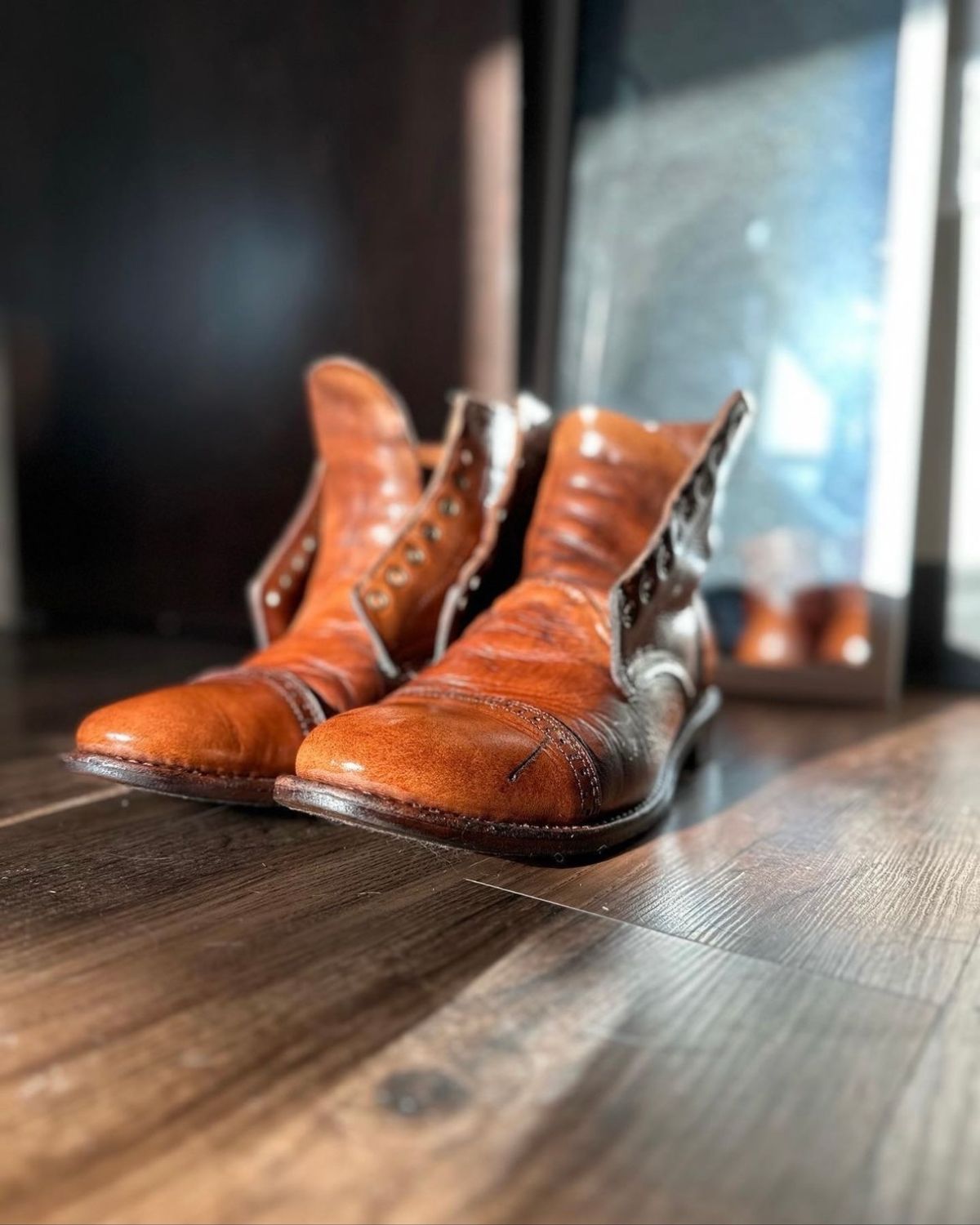 Photo by _cryptid_jack on May 26, 2023 of the Oak Street Bootmakers Trench Boot in Horween Natural Chromexcel.