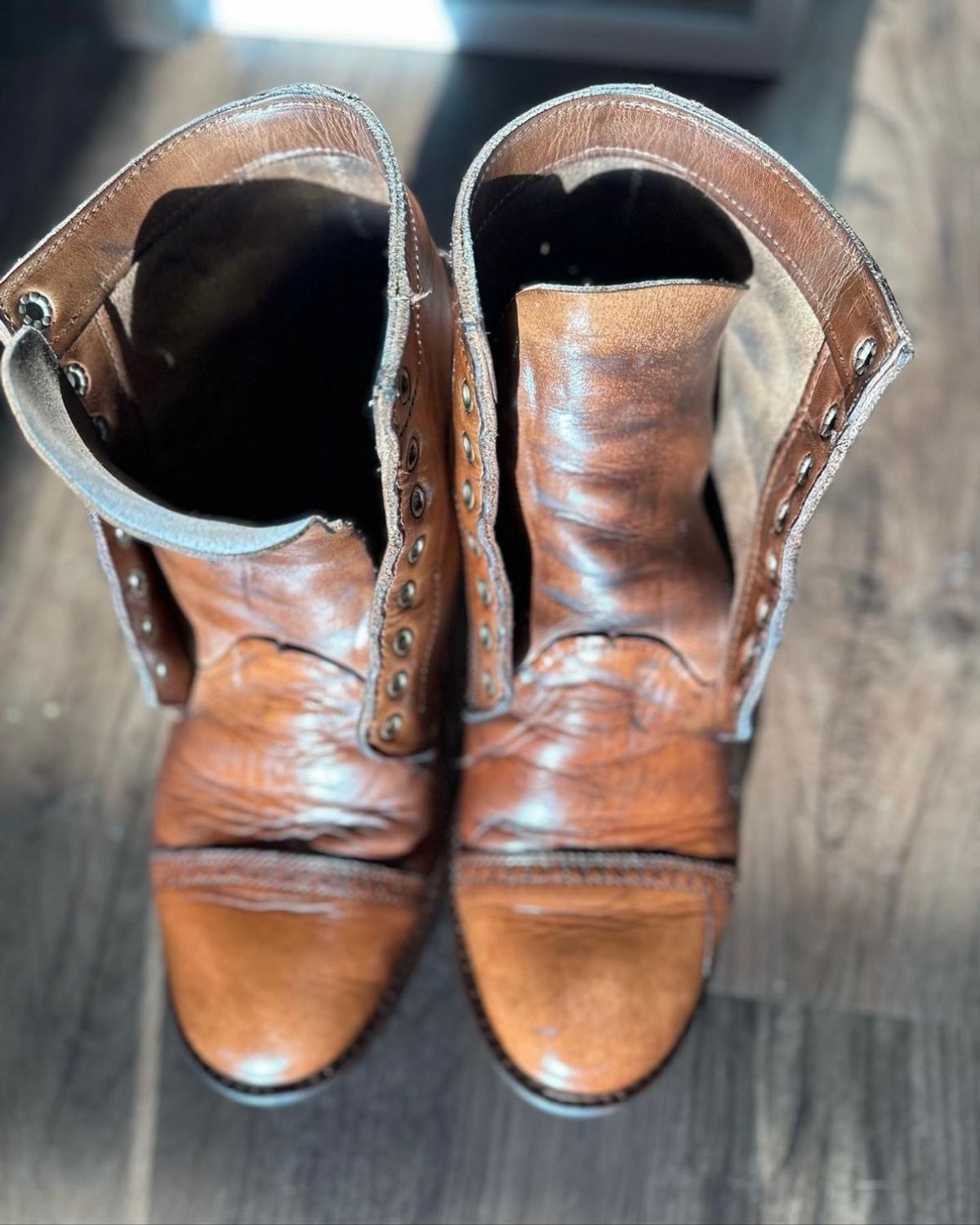 Photo by _cryptid_jack on May 26, 2023 of the Oak Street Bootmakers Trench Boot in Horween Natural Chromexcel.