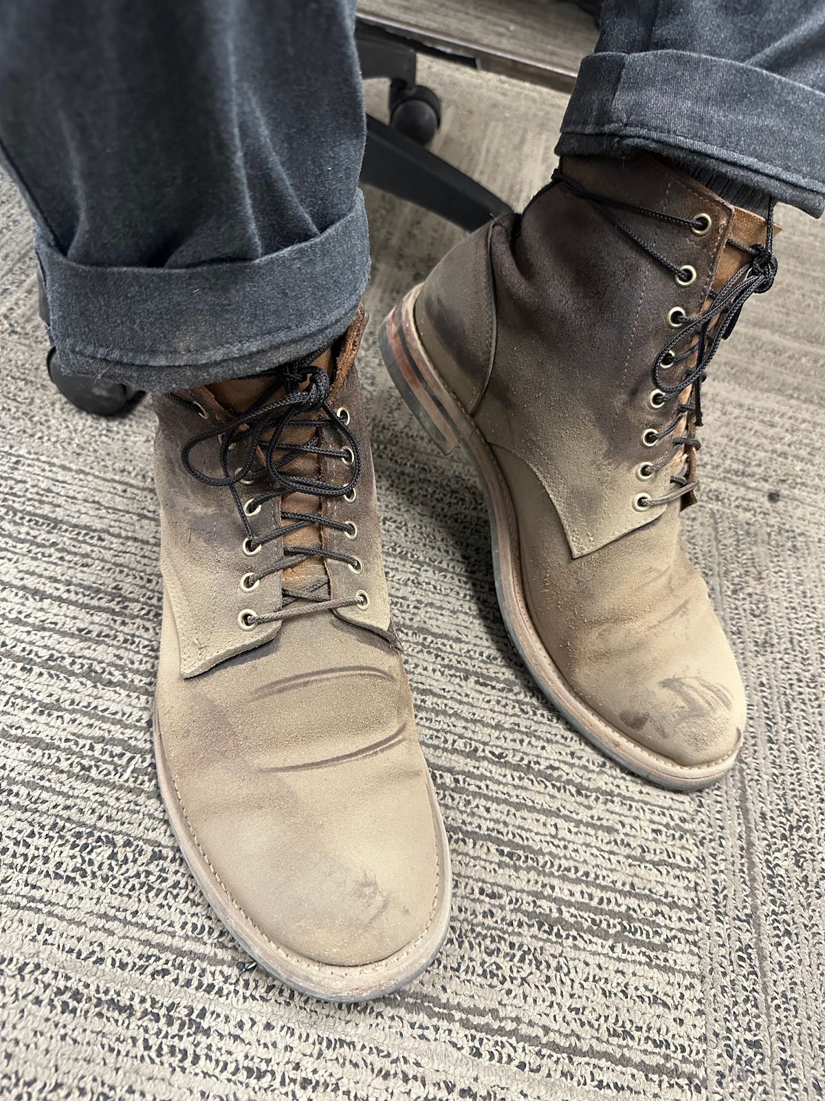 Photo by _cryptid_jack on August 28, 2023 of the Oak Street Bootmakers Trench Boot in Horween Natural Chromexcel Roughout.