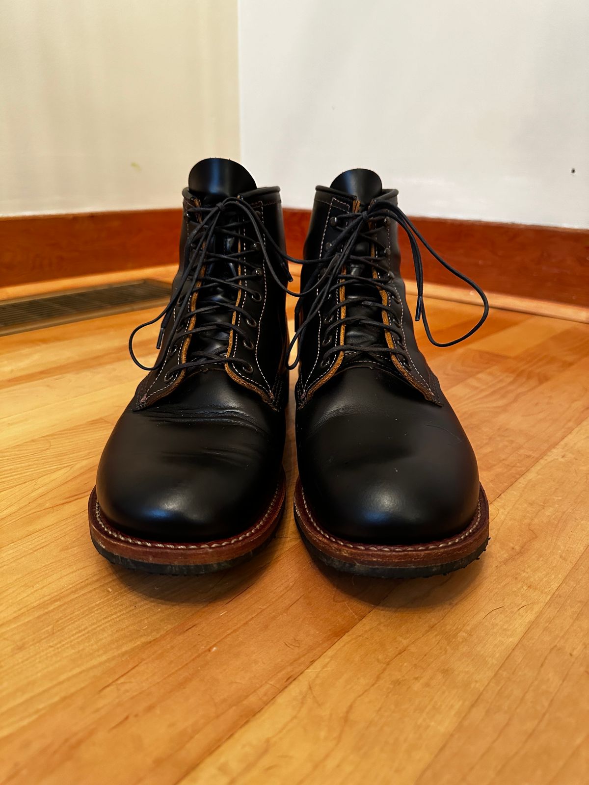 Photo by cjhill1 on November 5, 2024 of the Red Wing Beckman Flatbox in S.B. Foot Black Klondike.