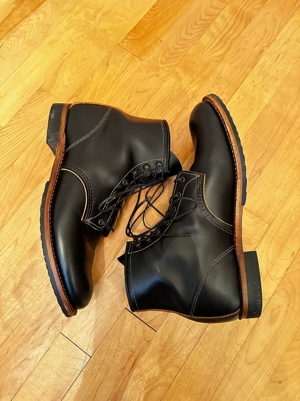 Photo by cjhill1 on November 5, 2024 of the Red Wing Beckman Flatbox in S.B. Foot Black Klondike.