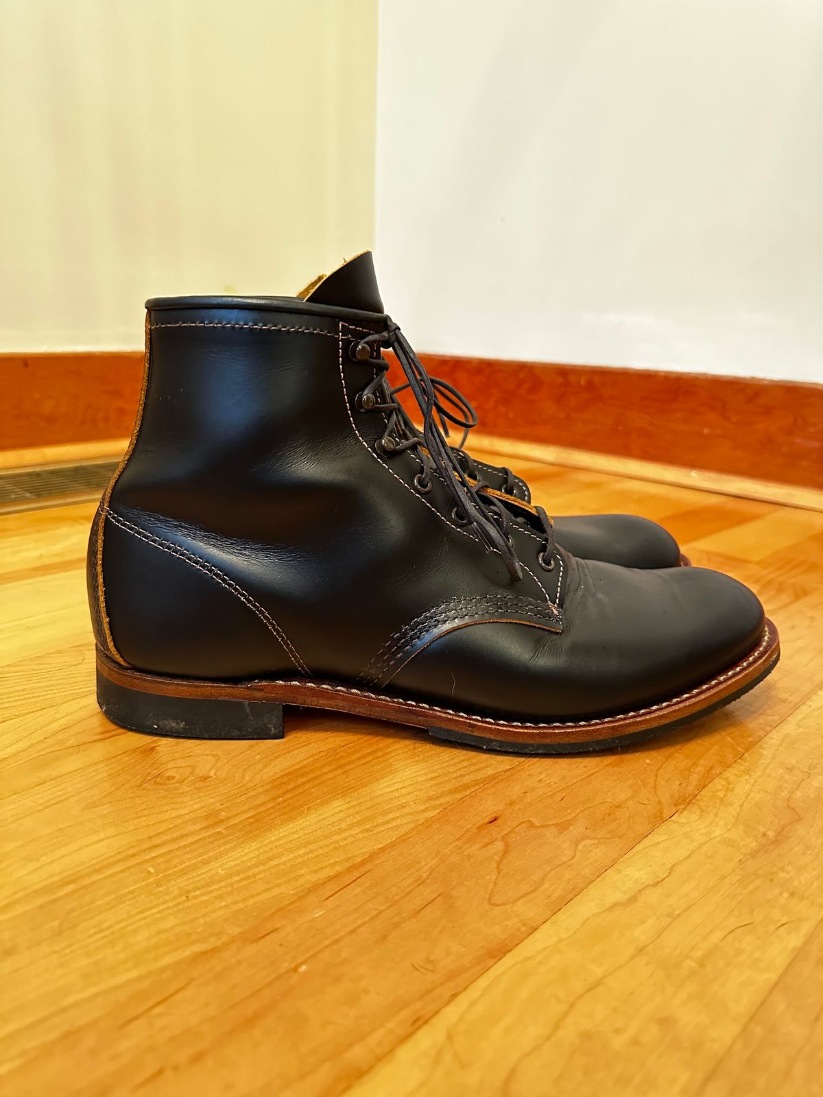 Photo by cjhill1 on November 5, 2024 of the Red Wing Beckman Flatbox in S.B. Foot Black Klondike.