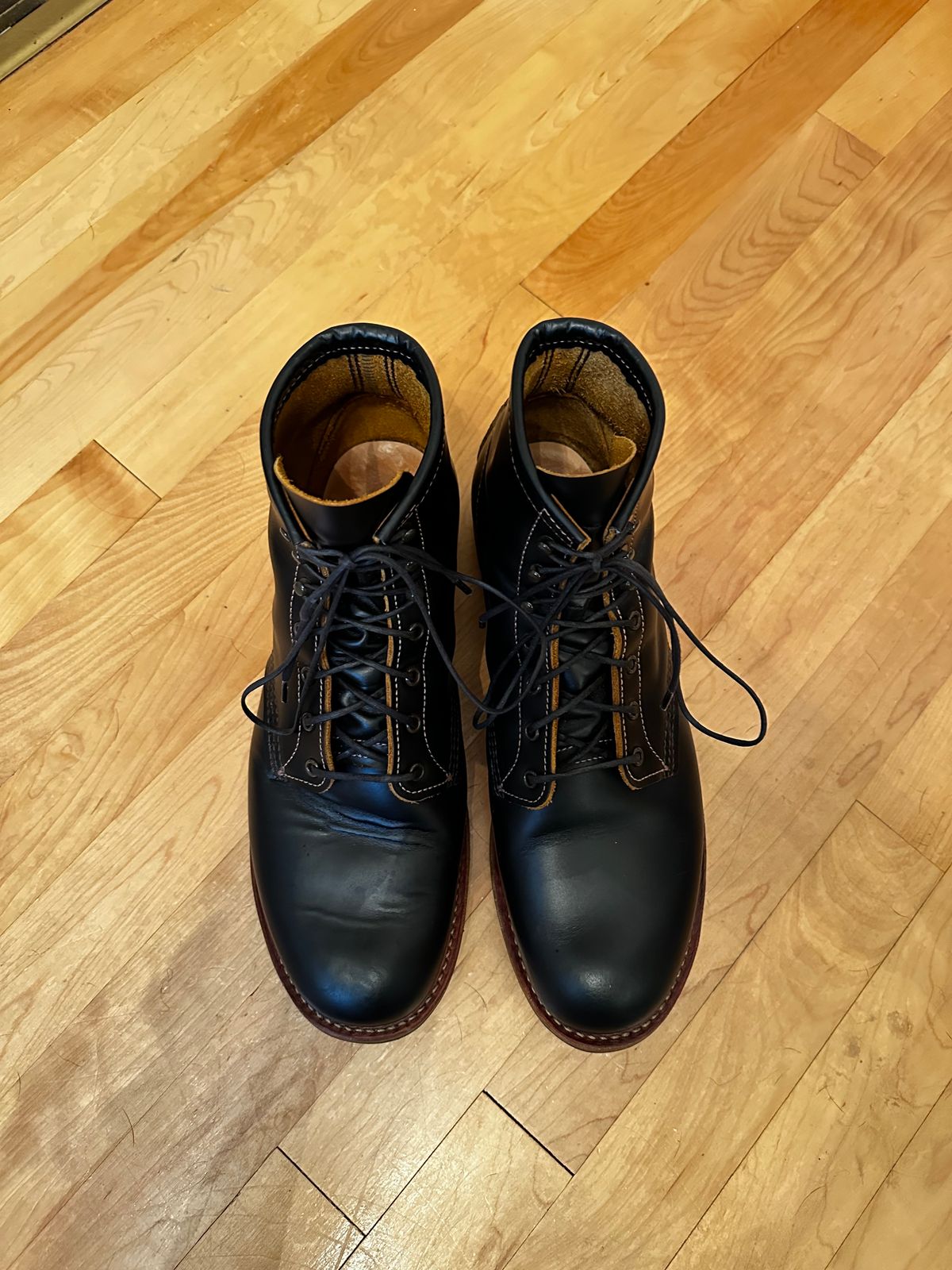 Photo by cjhill1 on November 5, 2024 of the Red Wing Beckman Flatbox in S.B. Foot Black Klondike.