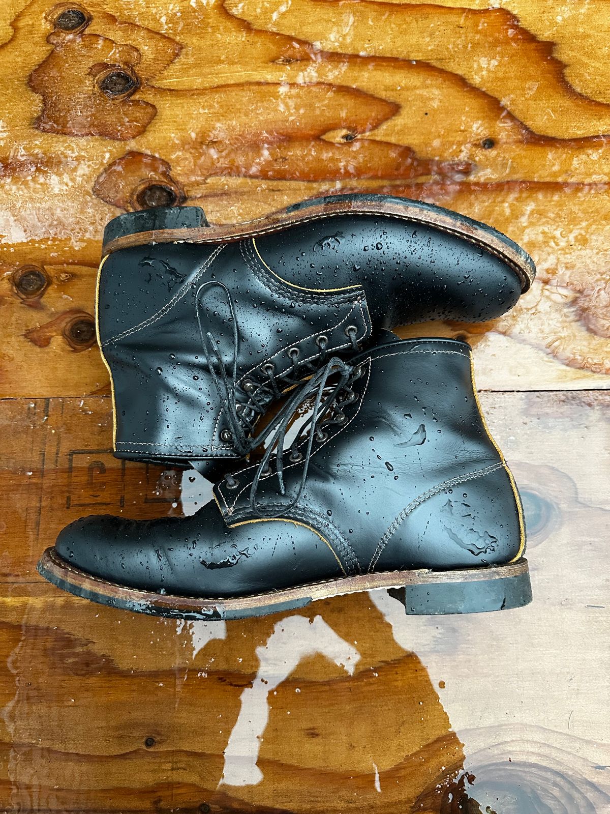 Photo by cjhill1 on December 5, 2024 of the Red Wing Beckman Flatbox in S.B. Foot Black Klondike.