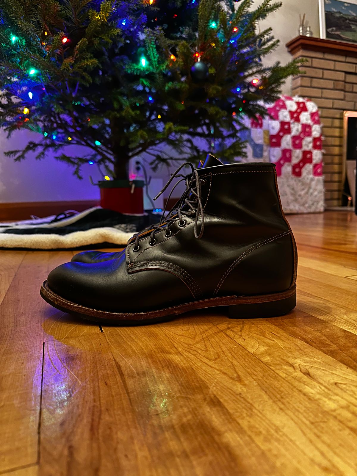 Photo by cjhill1 on January 5, 2025 of the Red Wing Beckman Flatbox in S.B. Foot Black Klondike.