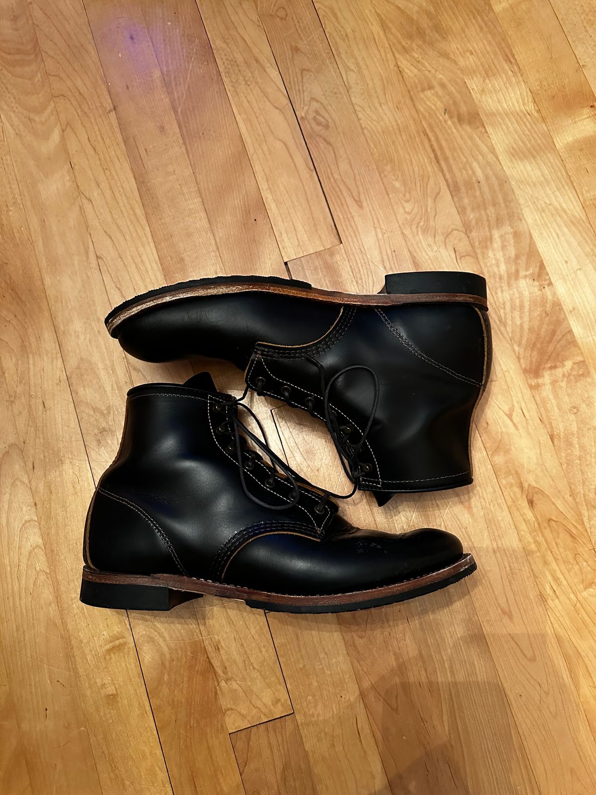 Photo by cjhill1 on January 5, 2025 of the Red Wing Beckman Flatbox in S.B. Foot Black Klondike.