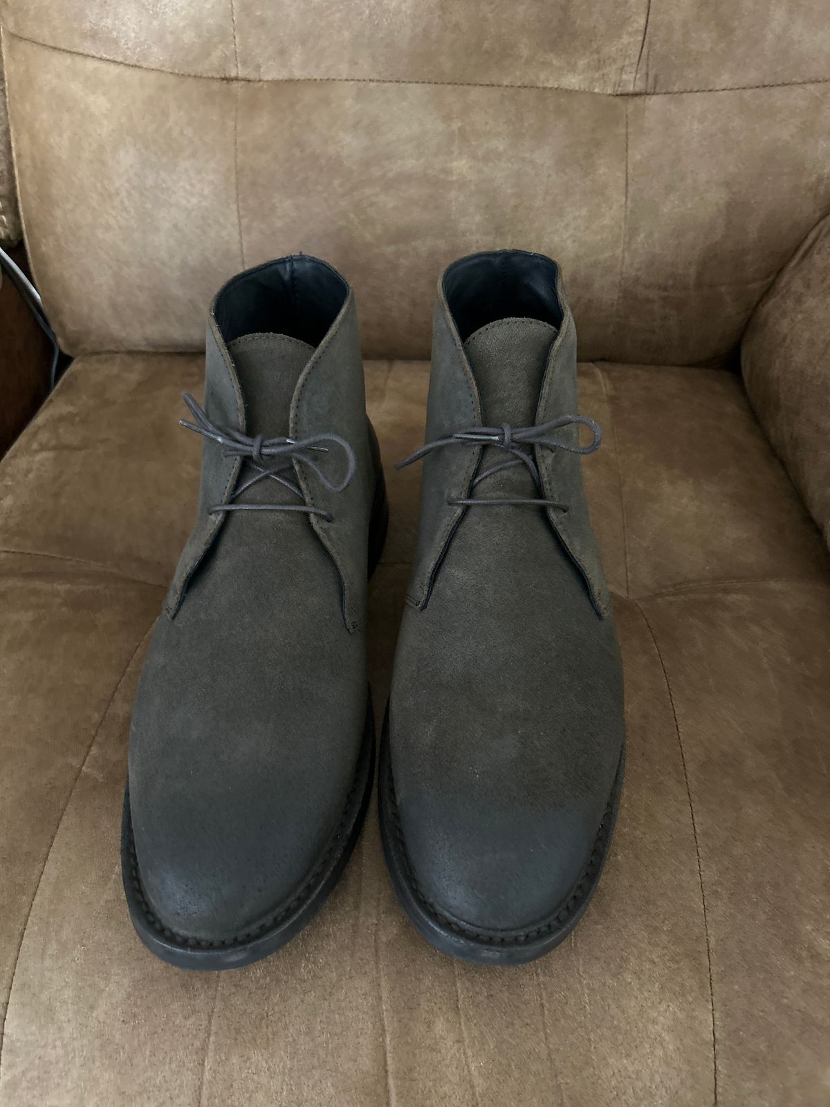 Photo by Trickmasterno1 on December 30, 2024 of the Thursday Scout in Dark Olive WeatherSafe Suede.