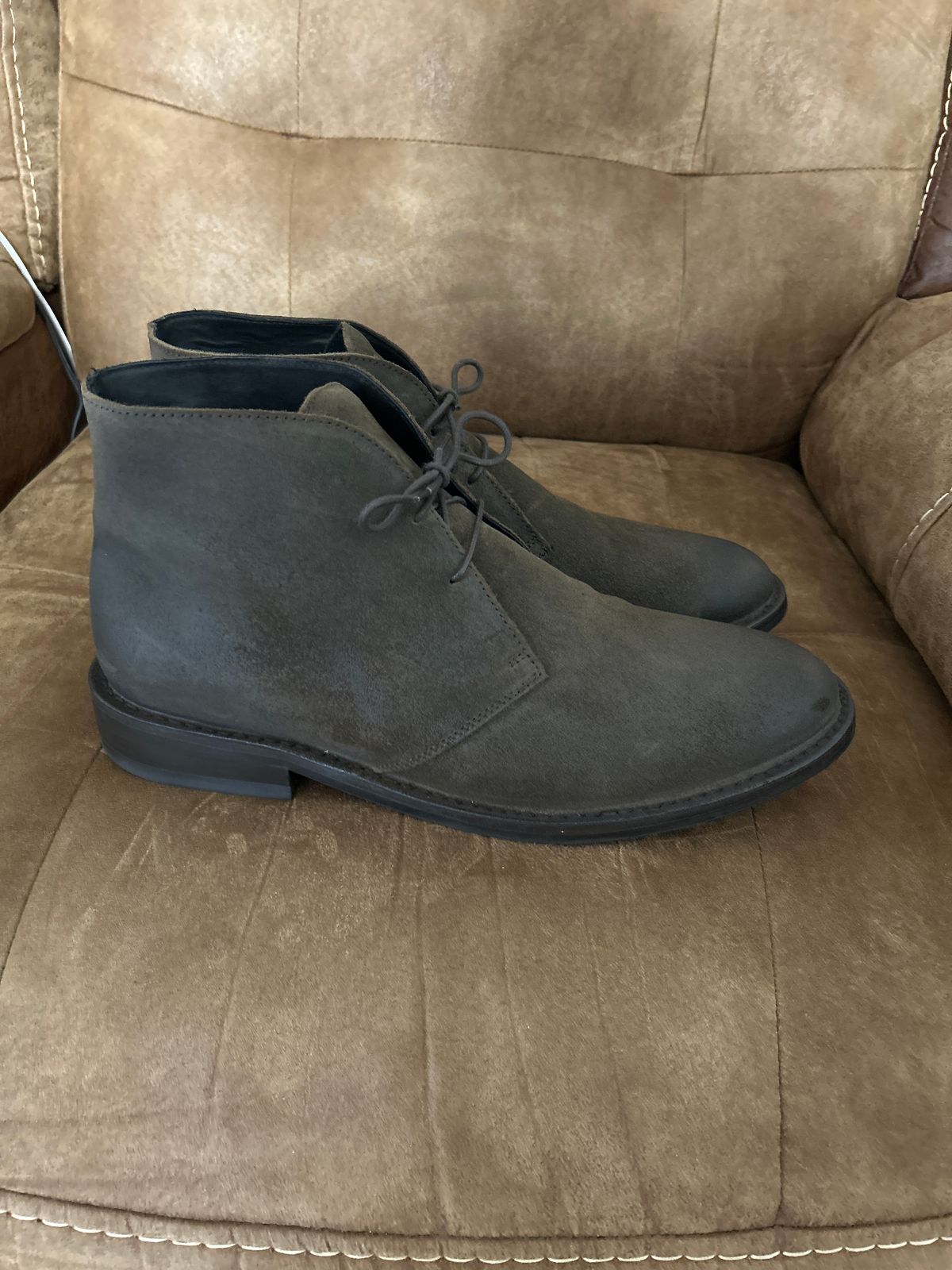 Photo by Trickmasterno1 on December 30, 2024 of the Thursday Scout in Dark Olive WeatherSafe Suede.