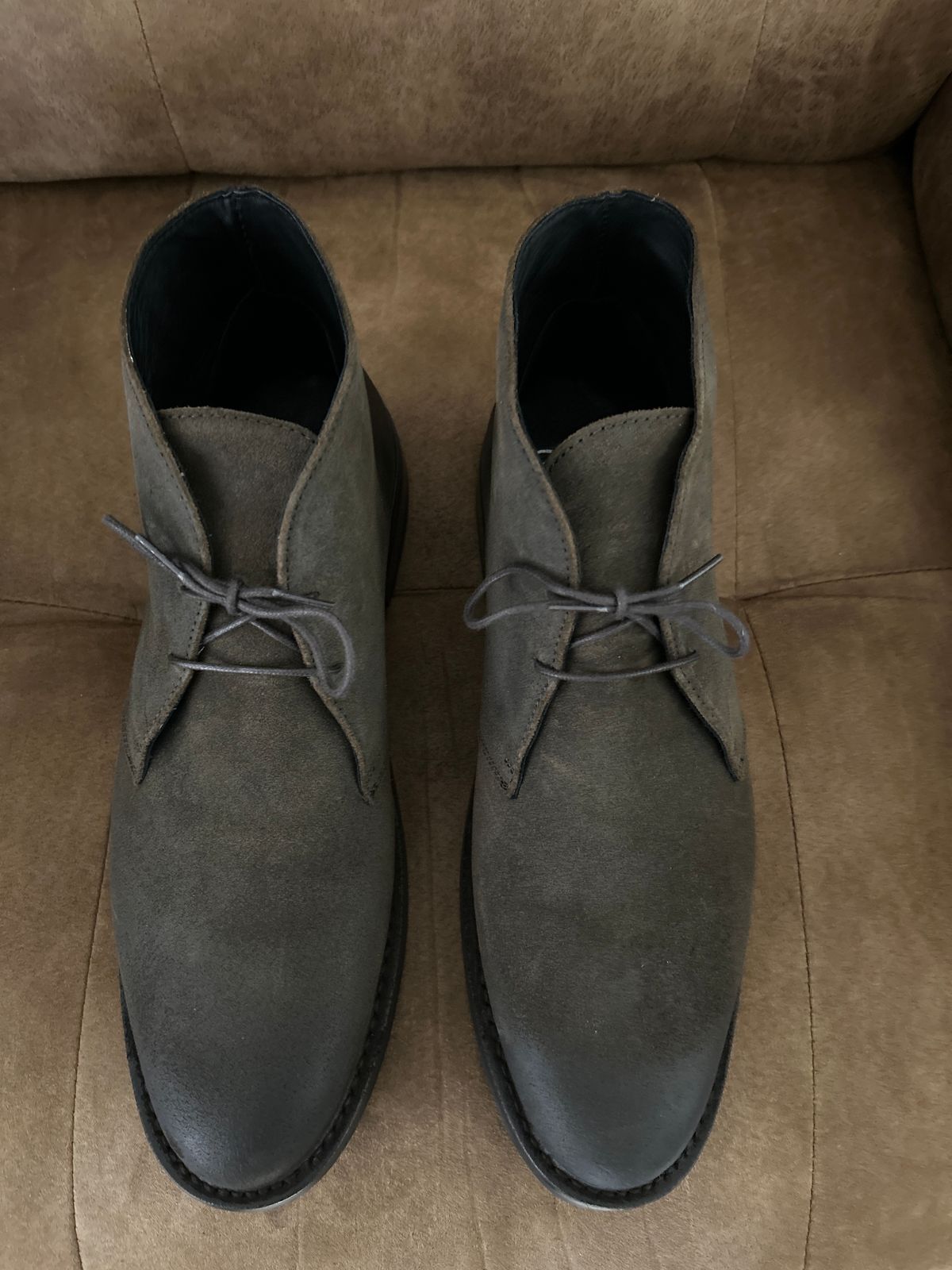 Photo by Trickmasterno1 on December 30, 2024 of the Thursday Scout in Dark Olive WeatherSafe Suede.