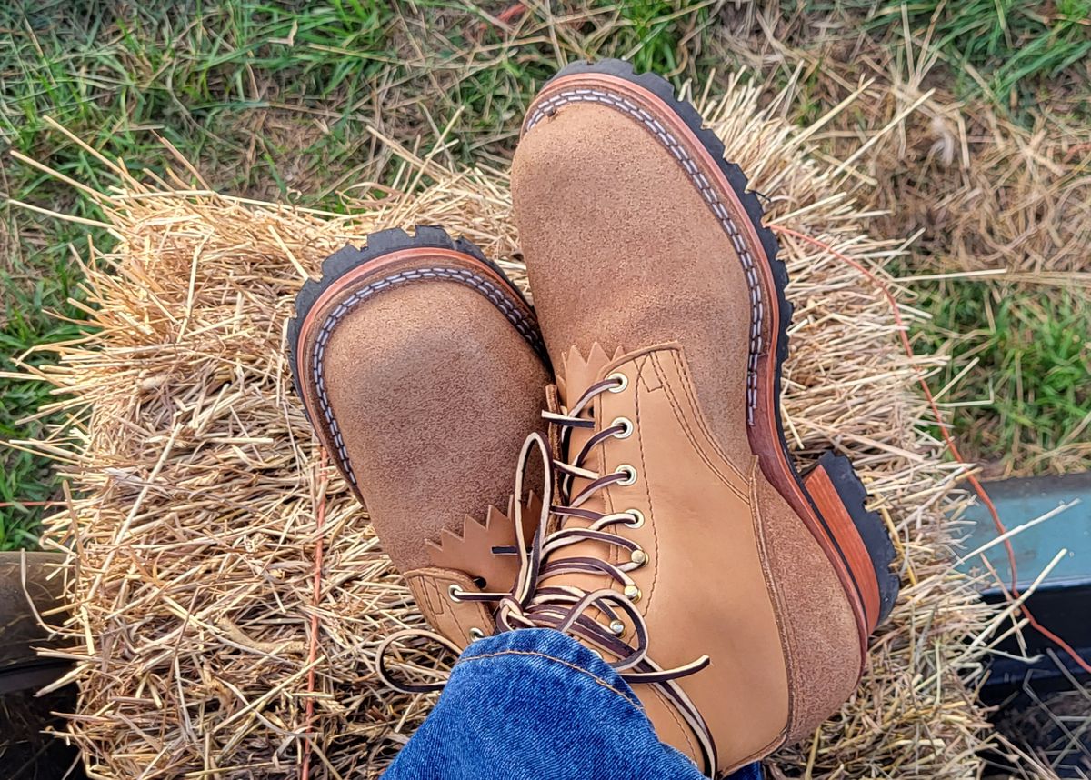 Photo by RedNeck_Rockstar on October 1, 2023 of the Nicks BuilderPro in Seidel 1964 Tan Roughout.