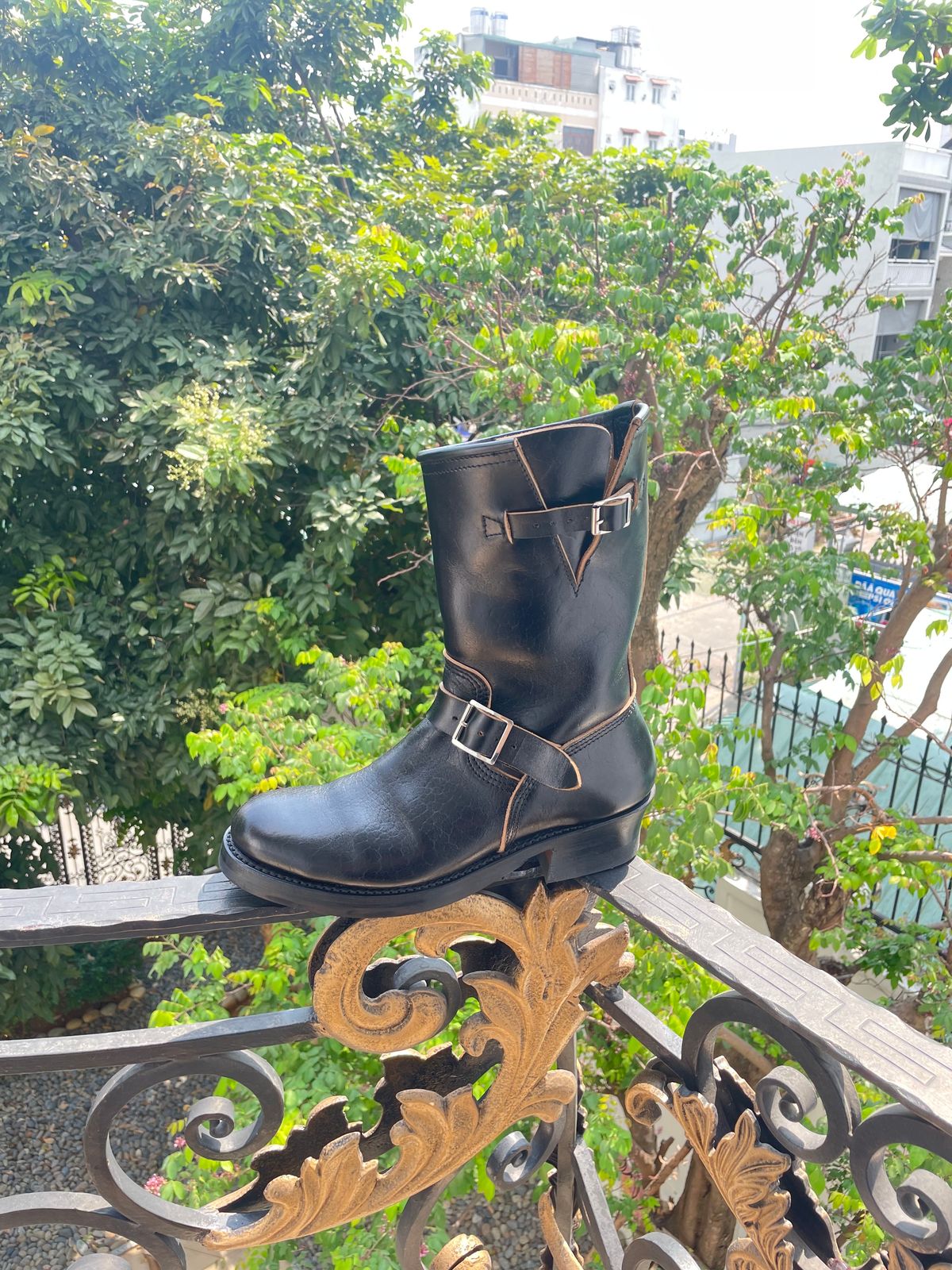 Photo by rowiz on January 7, 2024 of the John Lofgren Wabash Engineer Boots in Shinki Black Oiled Horsebutt.