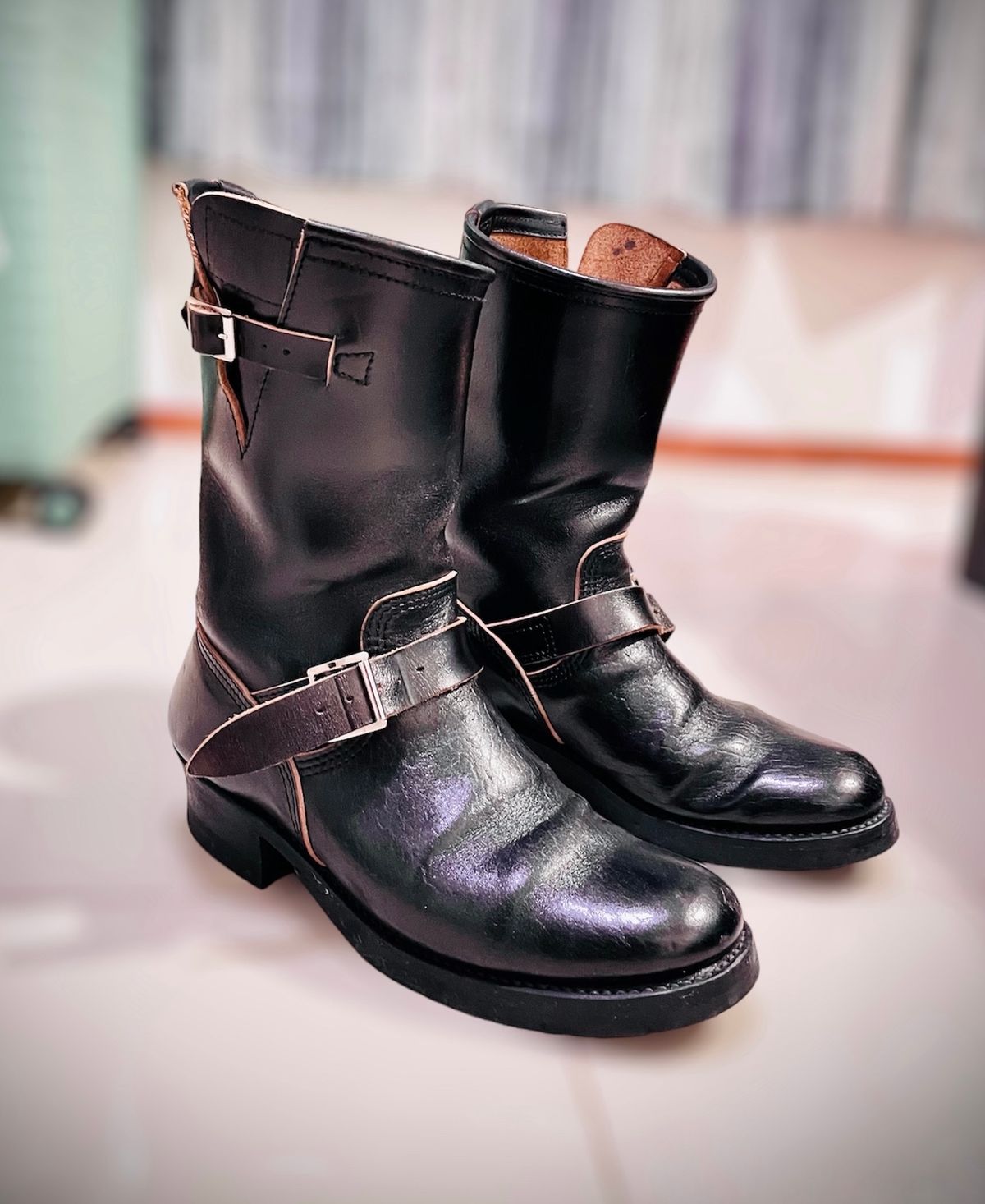Photo by rowiz on February 5, 2024 of the John Lofgren Wabash Engineer Boots in Shinki Black Oiled Horsebutt.
