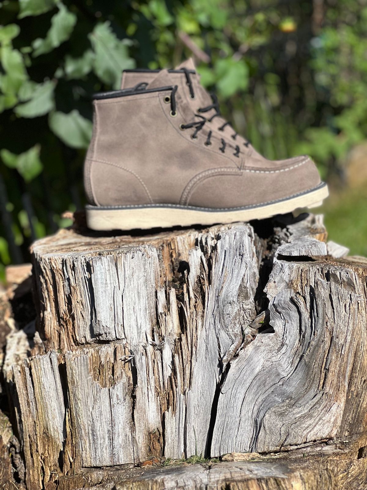 Photo by OnlyTans2023 on October 7, 2023 of the Red Wing 6-Inch Classic Moc in S.B. Foot Slate Muleskinner.