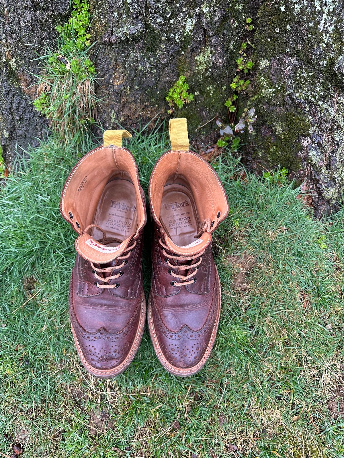 Photo by Ohmayer on April 2, 2024 of the Tricker's Stow Country Boot in C.F. Stead Bordeaux Oiled Shoulder.