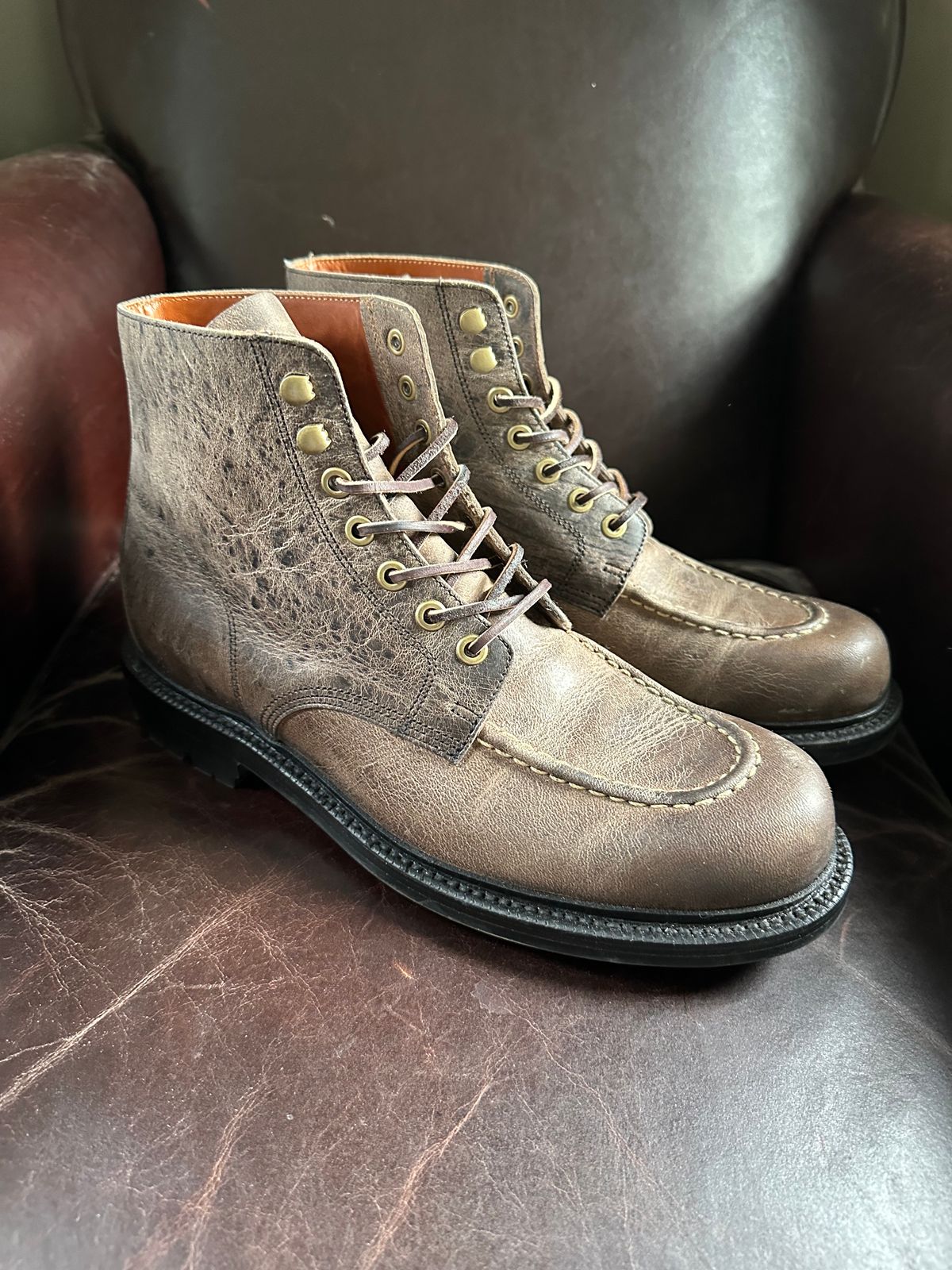 Photo by Ohmayer on October 1, 2024 of the Grant Stone Brass Boot in CF Stead Black Waxed Deerhide.