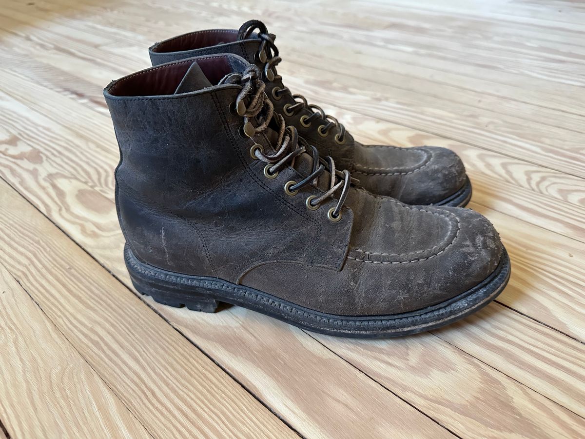 Photo by Ohmayer on March 2, 2025 of the Grant Stone Brass Boot in CF Stead Black Waxed Deerhide.